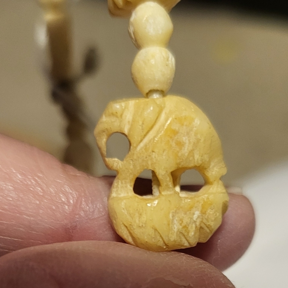 Vintage 1960s Hand Carved Bone - Elephant Stretchy Bracelet - Picture 4 of 4
